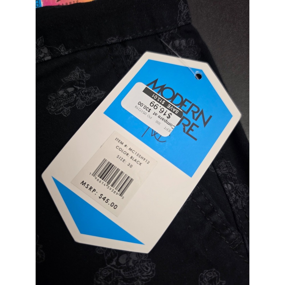 Modern Culture Men's Flat Front Chino Shorts Size 30 - Black Skulls & Roses NWT - Picture 2 of 5
